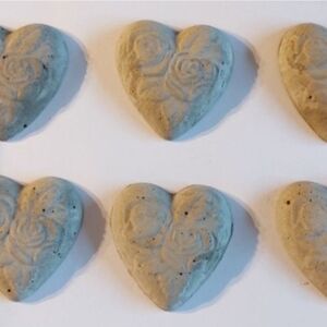 Heart-Shaped Stone Craft Pieces  with Floral Design Set Of (6)